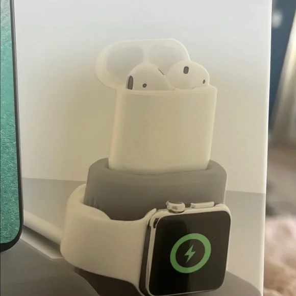 Gray 3-in-1 Charger for Apple Devices - Picture 3 of 4